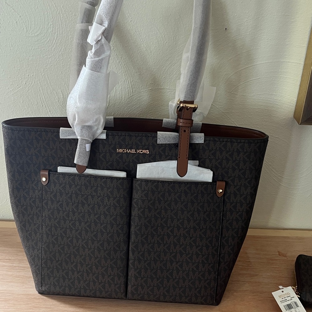Michael Kors Dark Brown Tote and Wallet Set - Picture 4 of 7